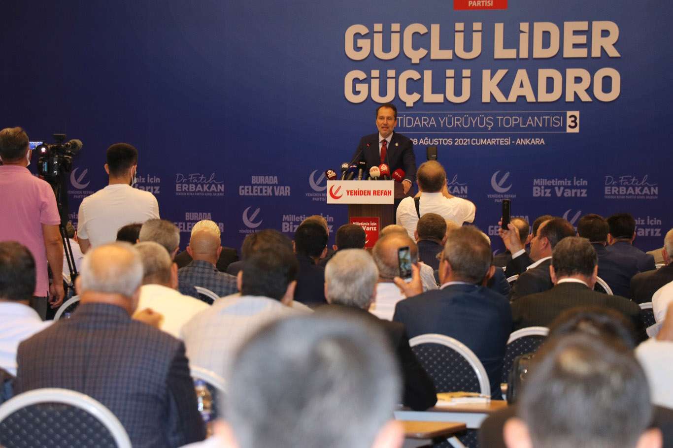 Fatih Erbakan: "Ortada aşı değil, aşı adayları vardır" Fatih Erbakan: "Ortada aşı değil, aşı adayları vardır"